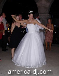 Atlanta Georgia Wedding DJ's - Get the wedding reception pumped up with America DJ's - Click here for more wedding reception  pictures