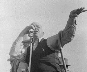 Auctioneer at horse sale, Eldorado, Tx 1939