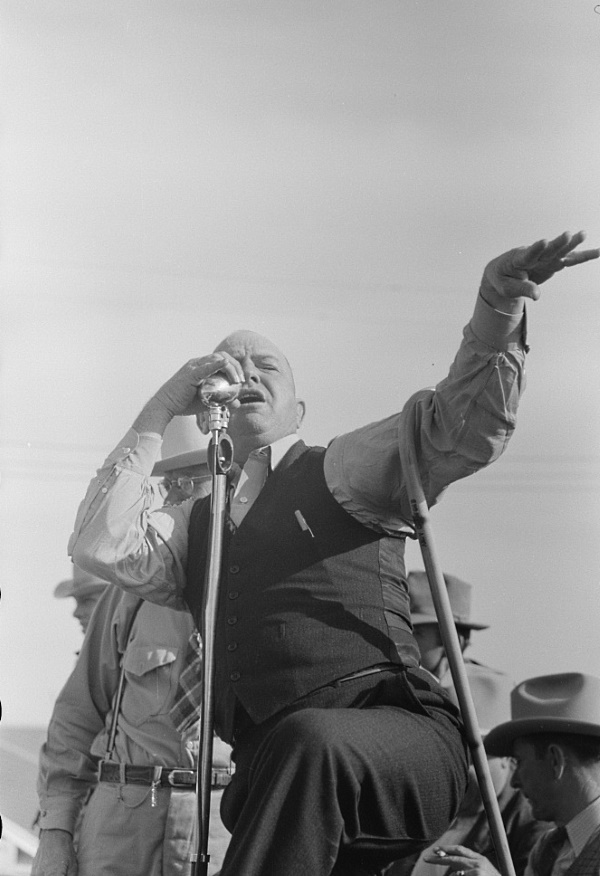 Auctioneer at horse sale in Eldorado in 1939