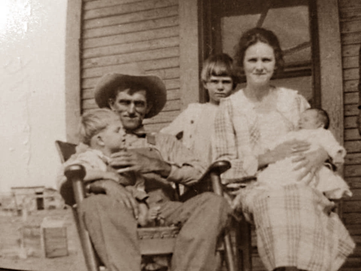 Aycock Family at Their Lynn County Home in 1920s