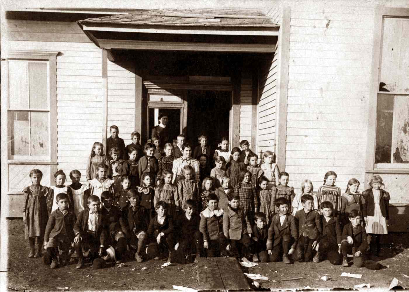 Canyon School Children in 1901