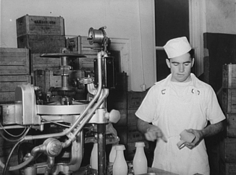 Capping milk bottles in San Angelo in 1939