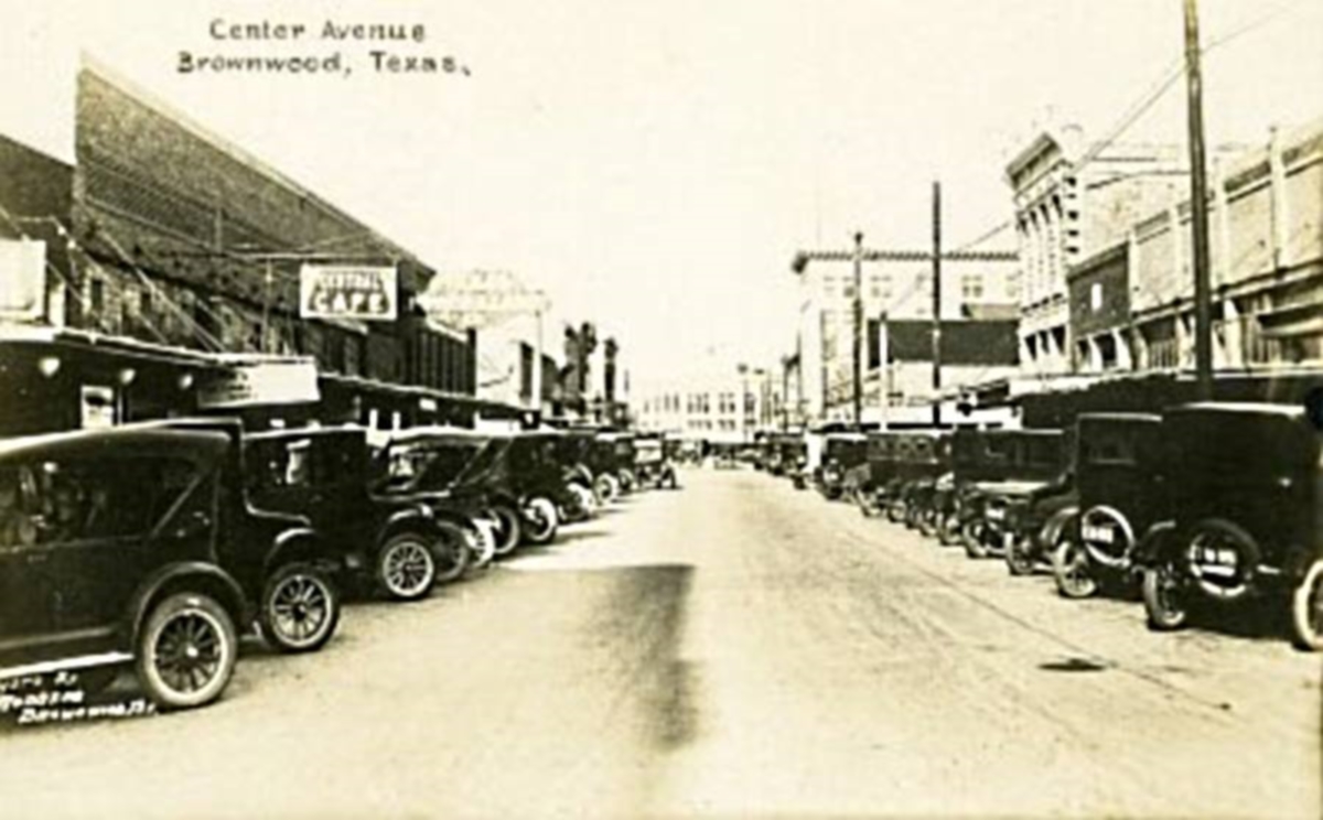 Center Avenue in Brownwood in 1920s