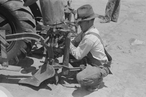 Changing plow points 1939