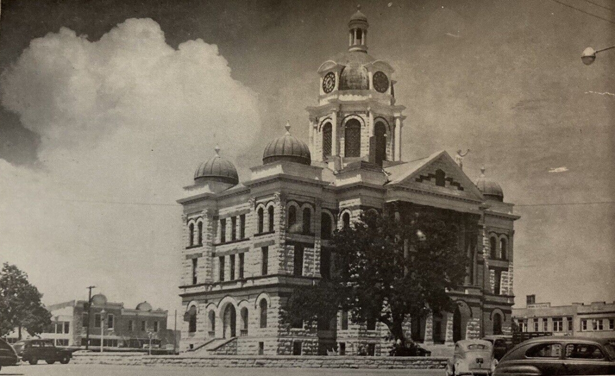 Coryell County Courthouse in 1940s