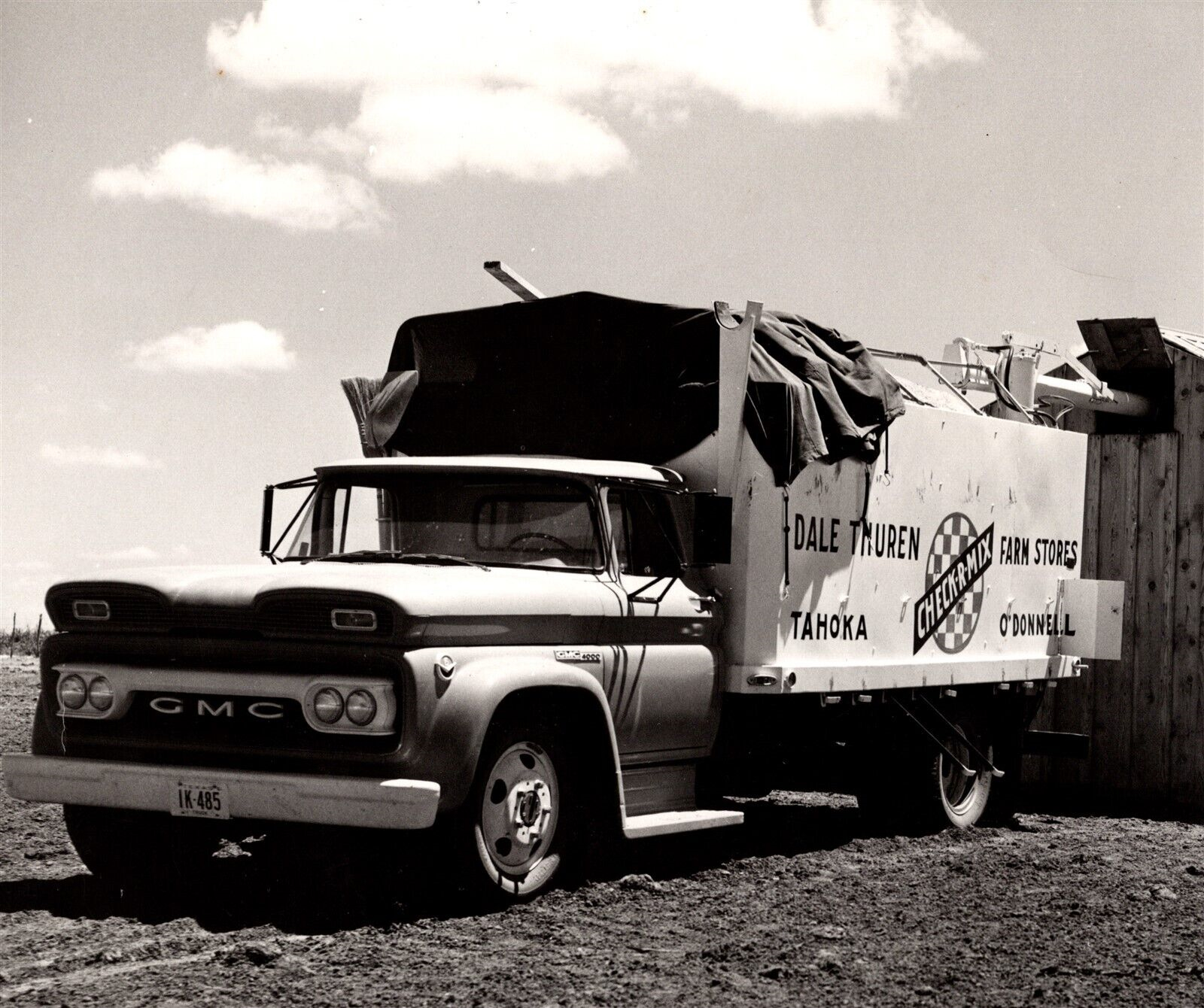 Dale Thuren Farm Store in 1950s