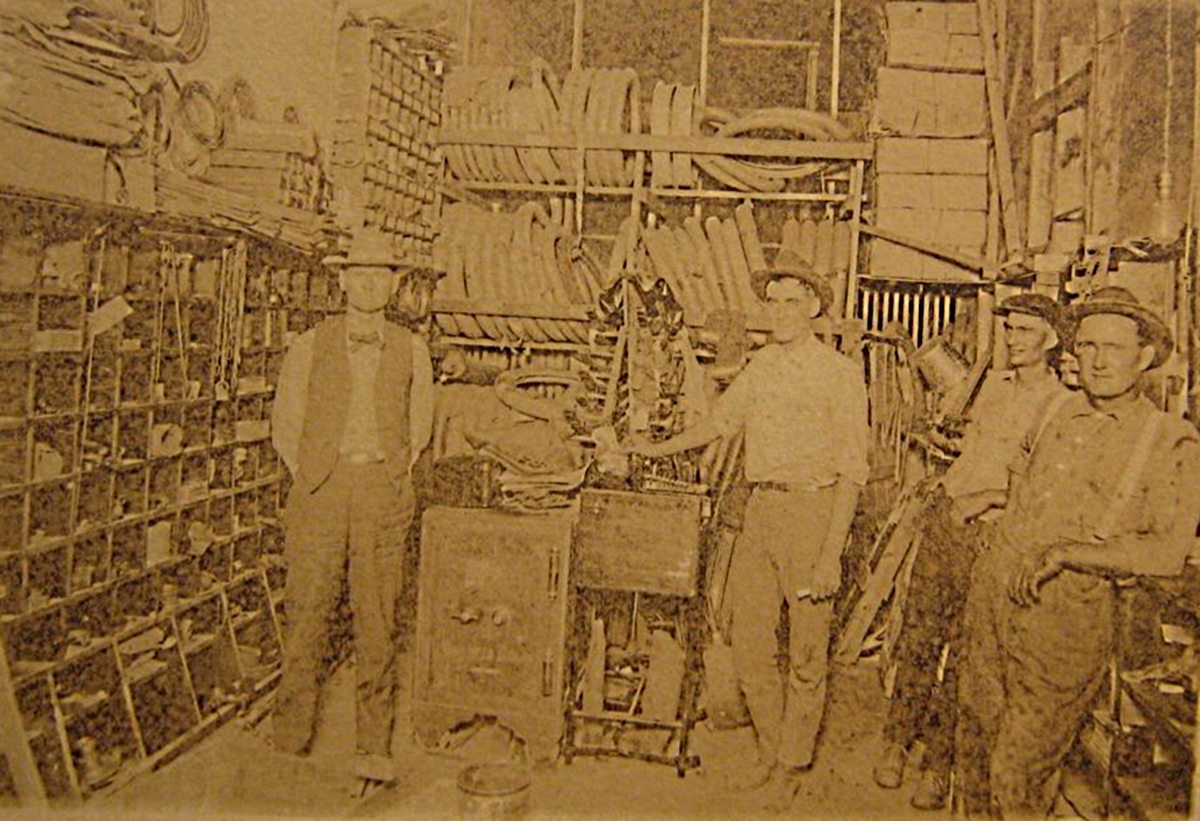 Edward & Leslie Wykes in 1920