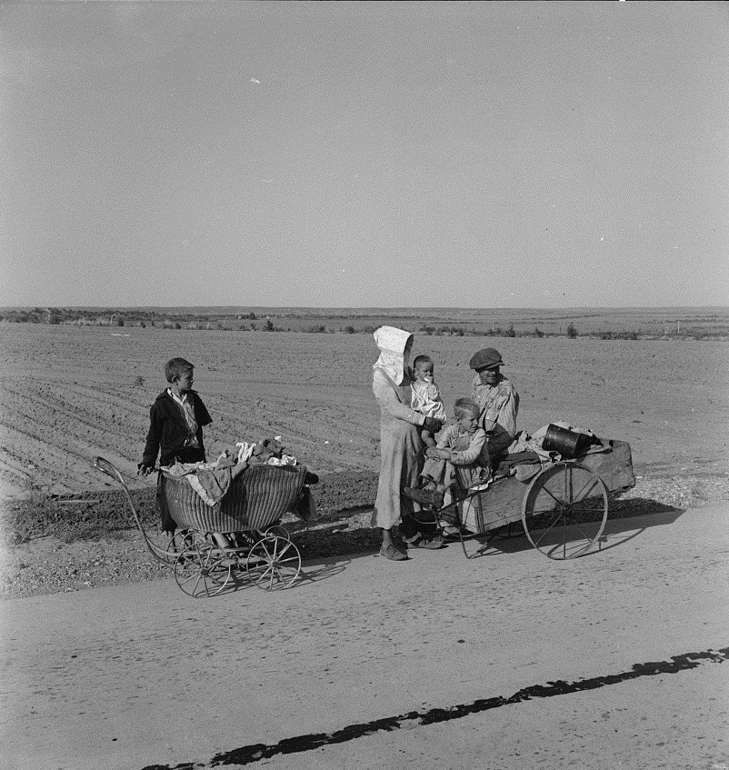 Flood refugee family near Memphis, Tx 1937