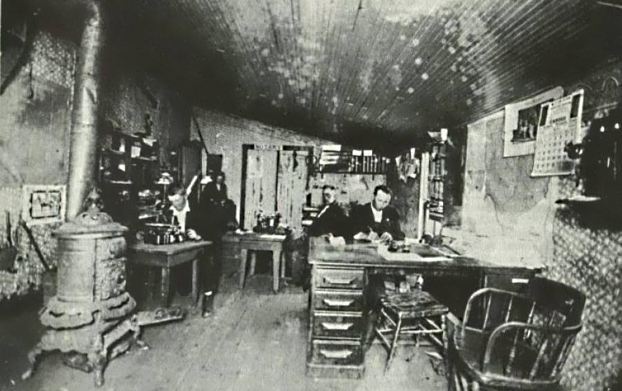 Land Title office in Mobeetie Texas in 1914