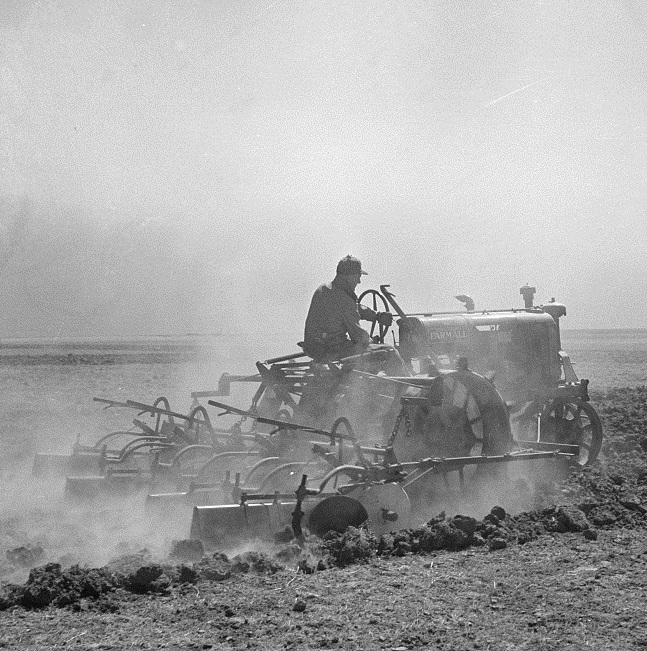 Farmall Tractor with Lister in 1936