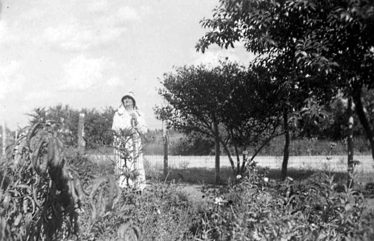 Elizabeth Fulks in her garden at Stanton