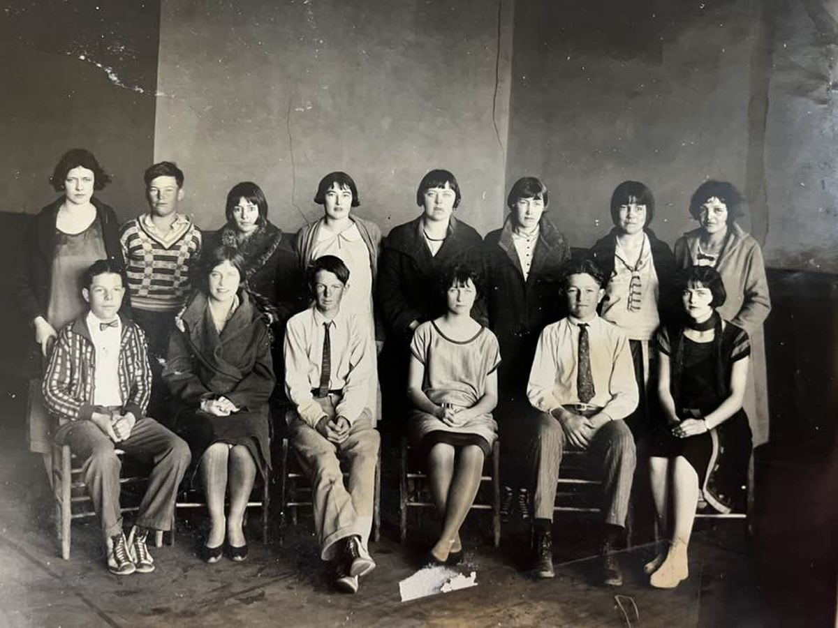Roaring Springs Graduating Class in 1927