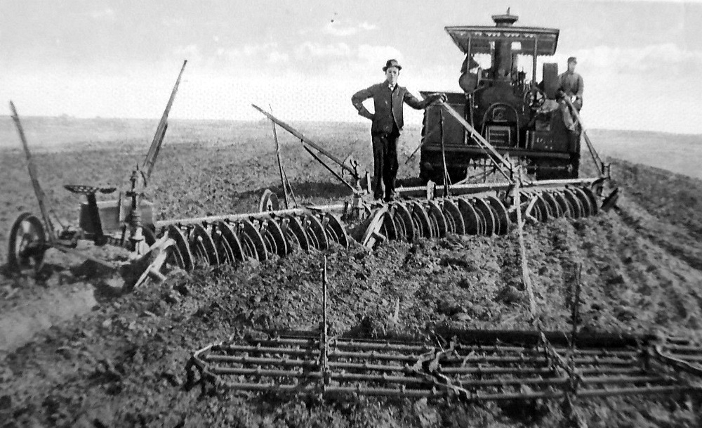 steam tractor demonstration in Potter County Texas in 1910