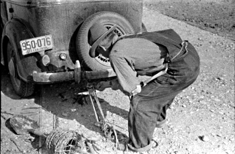 Stretching barbed wire Maverick County Tx 1939