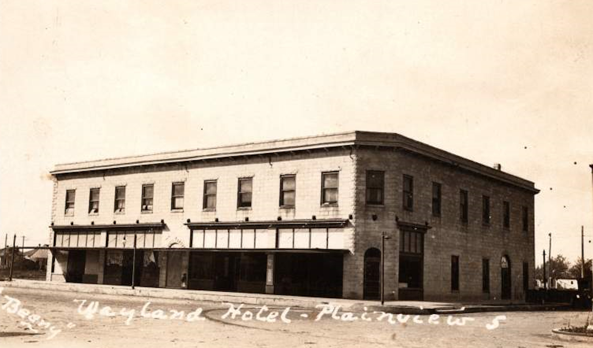 Wayland Hotel in Plainview